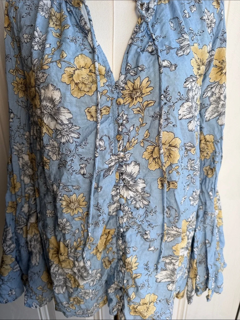 Umgee Boho Whimsical Blue Floral Flowy Tie-Neck Blouse Size Large - Picture 2 of 7